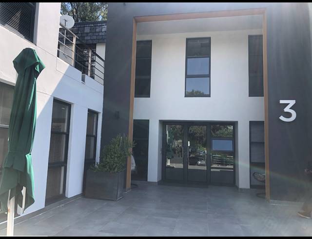 241M² OFFICE TO LET IN DUNKELD WEST